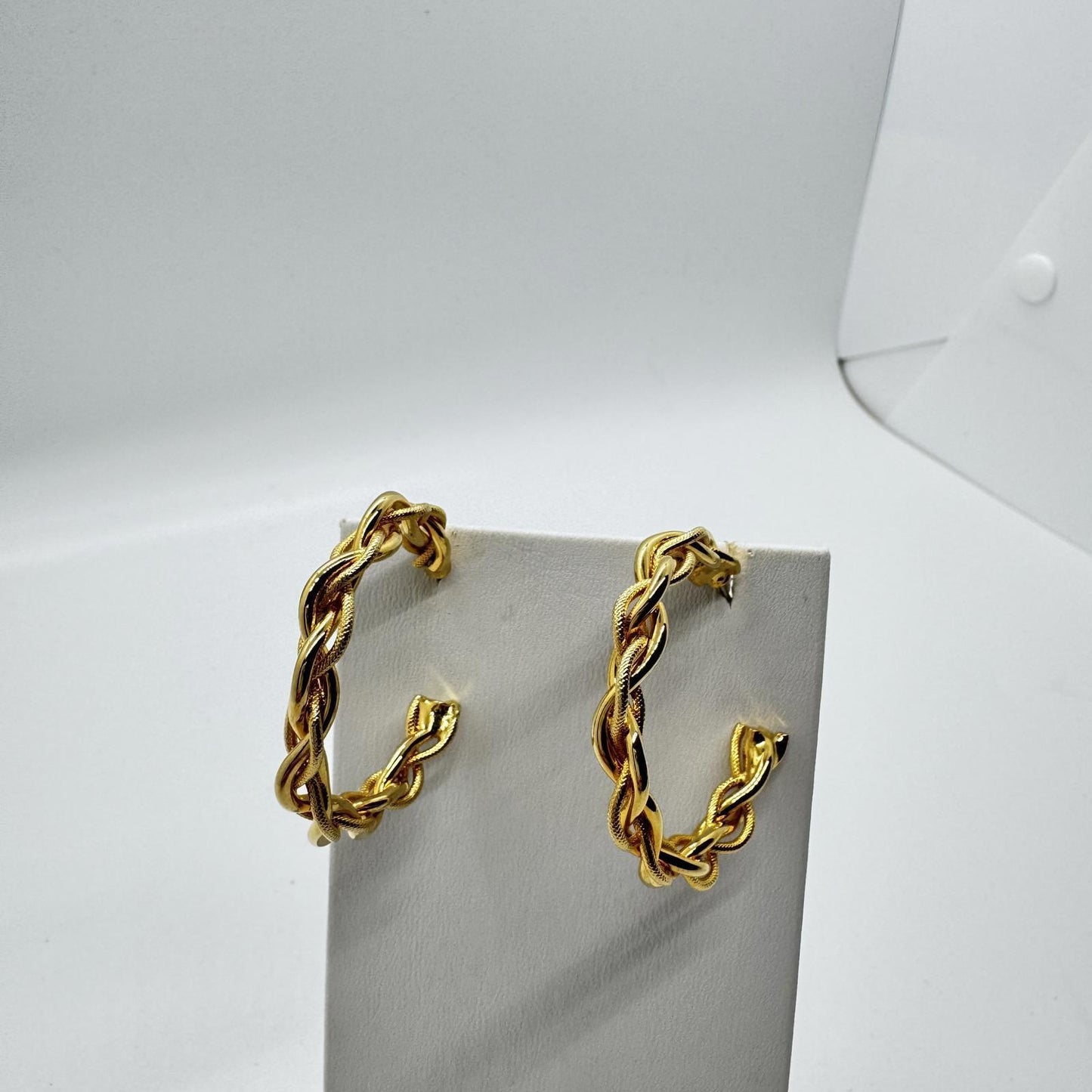 Vintage Gold-Tone Twisted Rope Hoop Earrings – Chunky Statement Jewelry