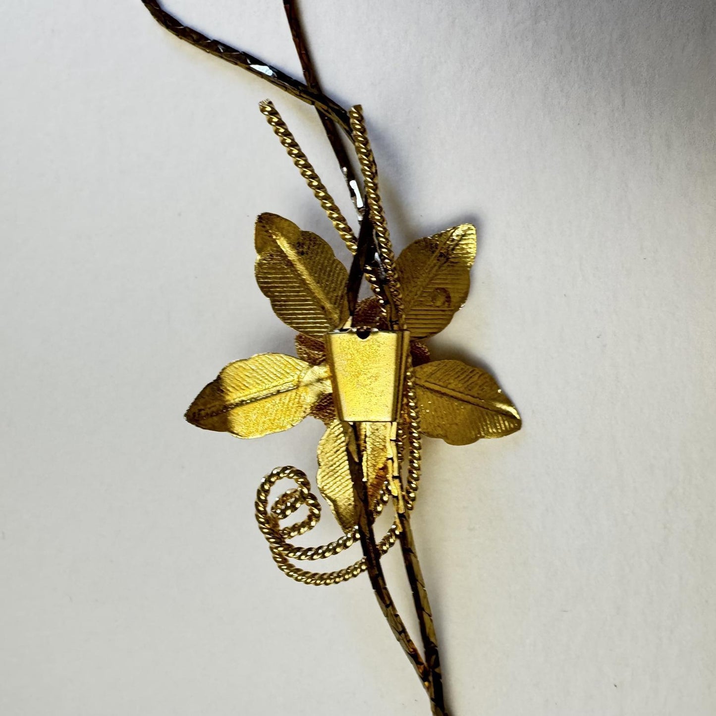 Vintage Floral Gold-Tone Necklace – Dainty Pendant Jewelry
