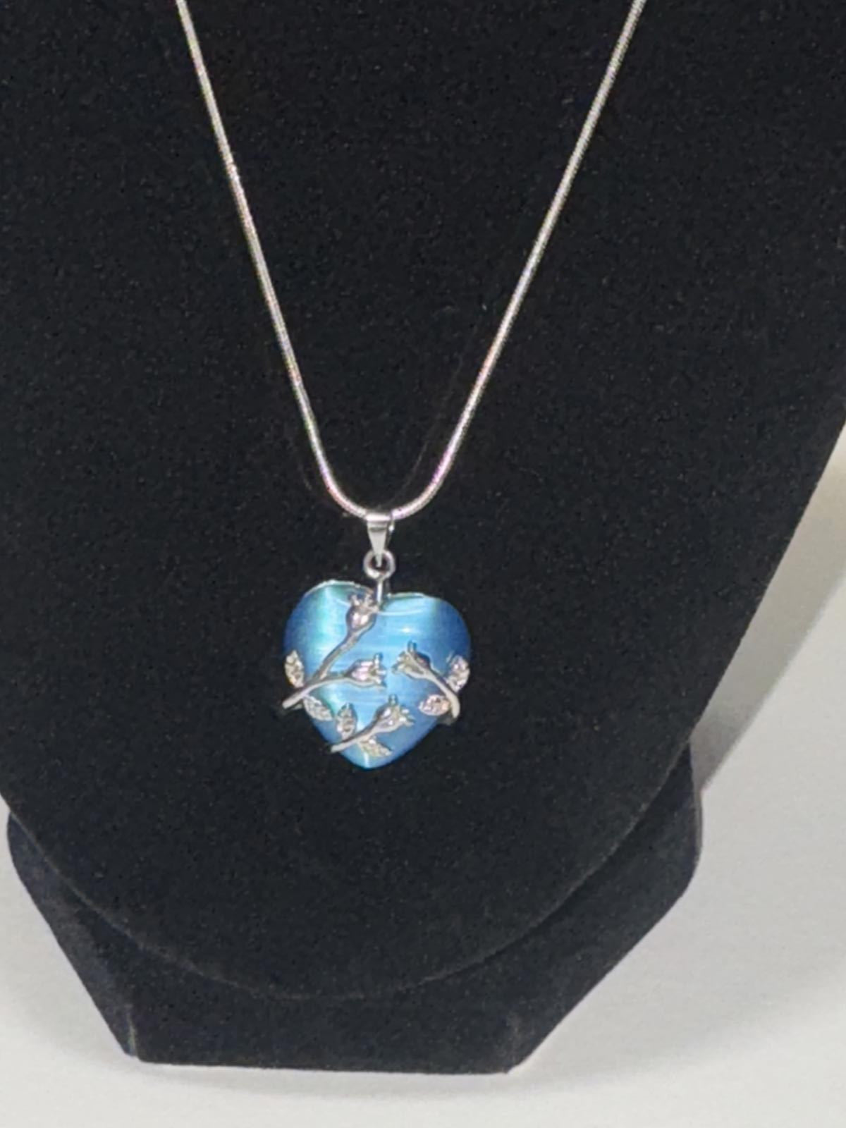 925 Sterling Silver Elegant Blue Heart Pendant Necklace