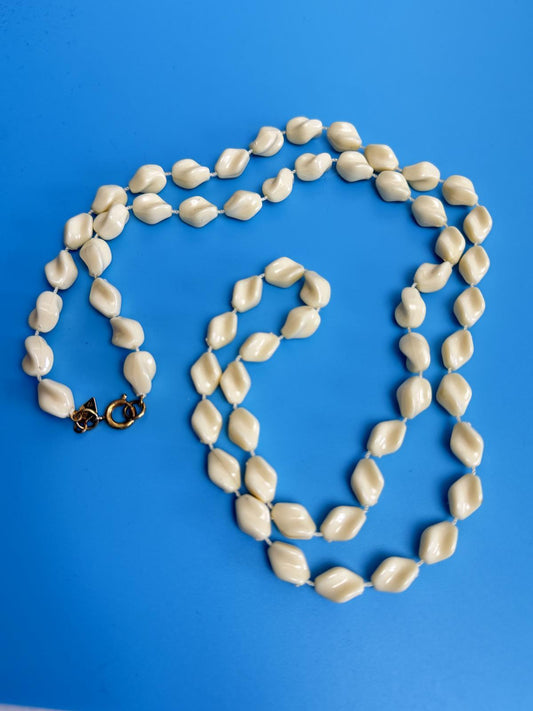 Vintage Sarah Coventry Beaded Necklace – Retro Cream Jewelry