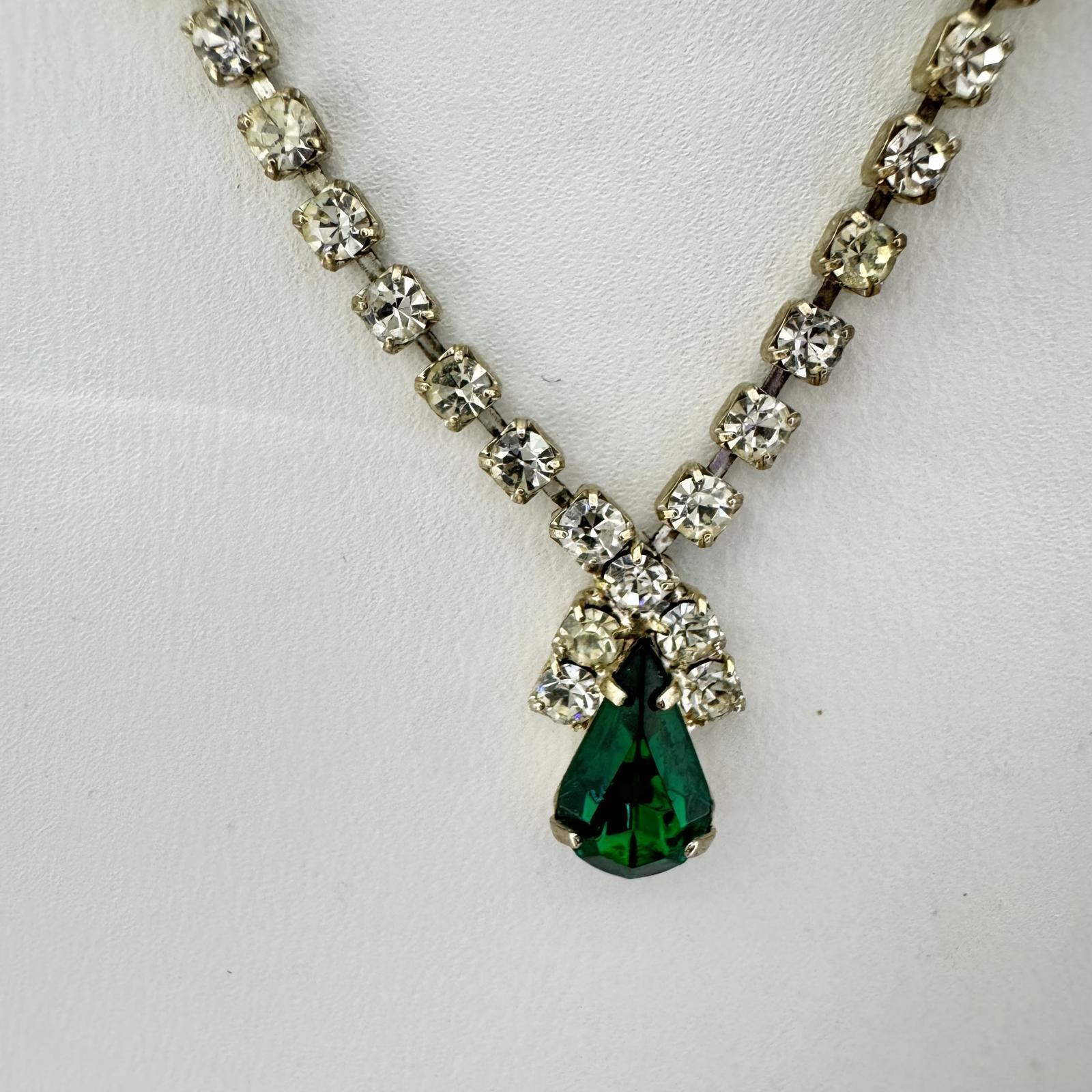Vintage Rhinestone Necklace with Emerald Green Teardrop Pendant – Art Deco Glam