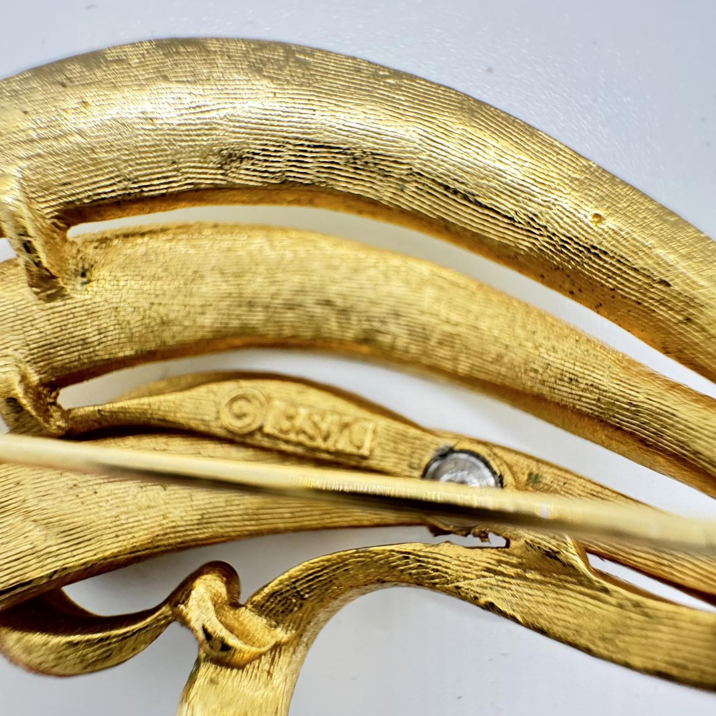 Vintage BSK Gold-Tone Swirl Brooch – Enamel Accent Elegant Signed Brooch