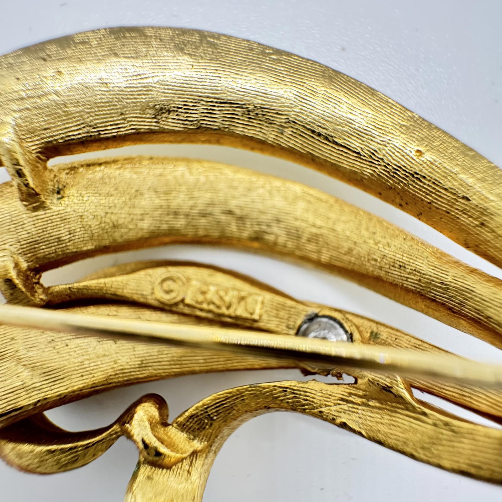 Vintage BSK Gold-Tone Swirl Brooch – Enamel Accent Elegant Signed Brooch