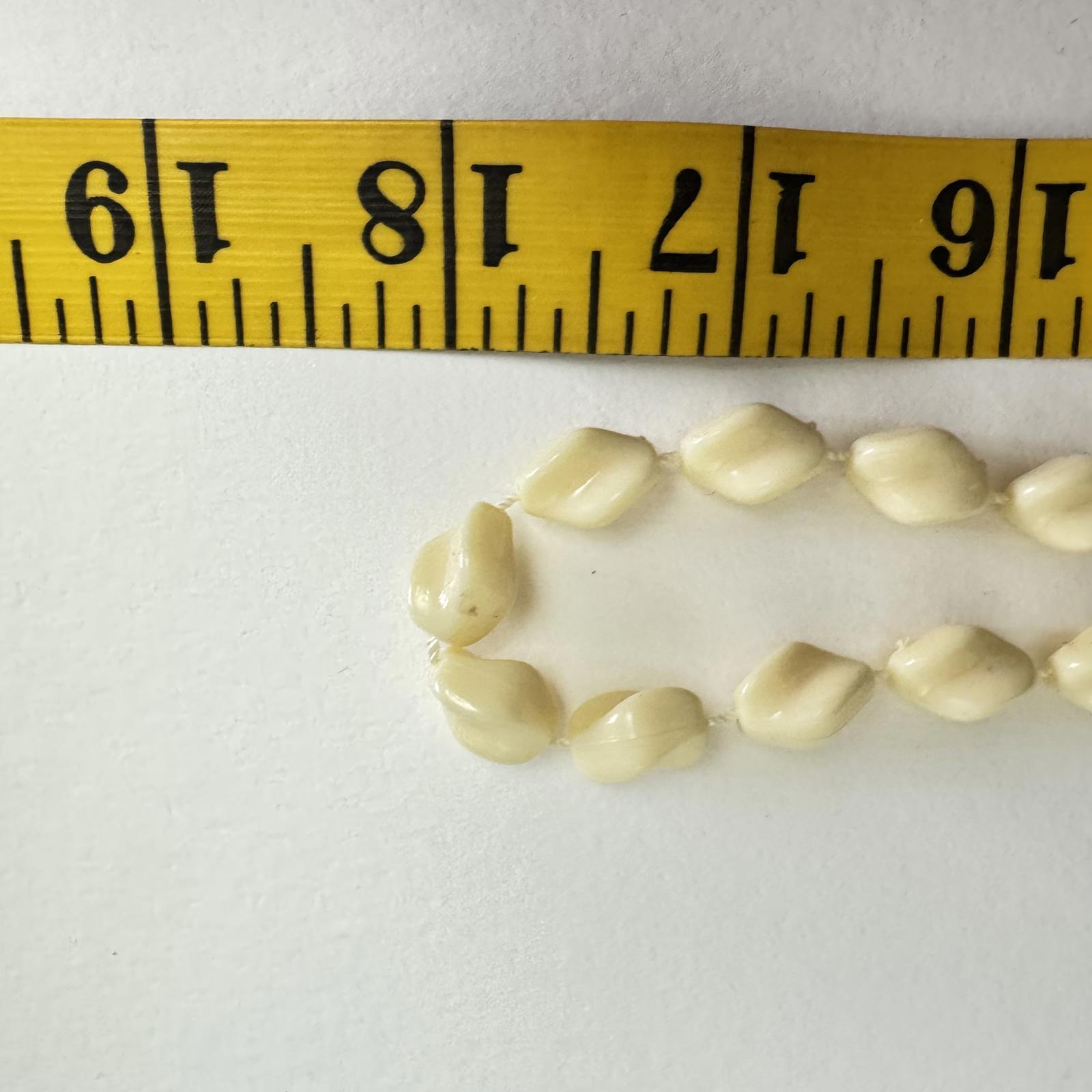 Vintage Sarah Coventry Beaded Necklace – Retro Cream Jewelry