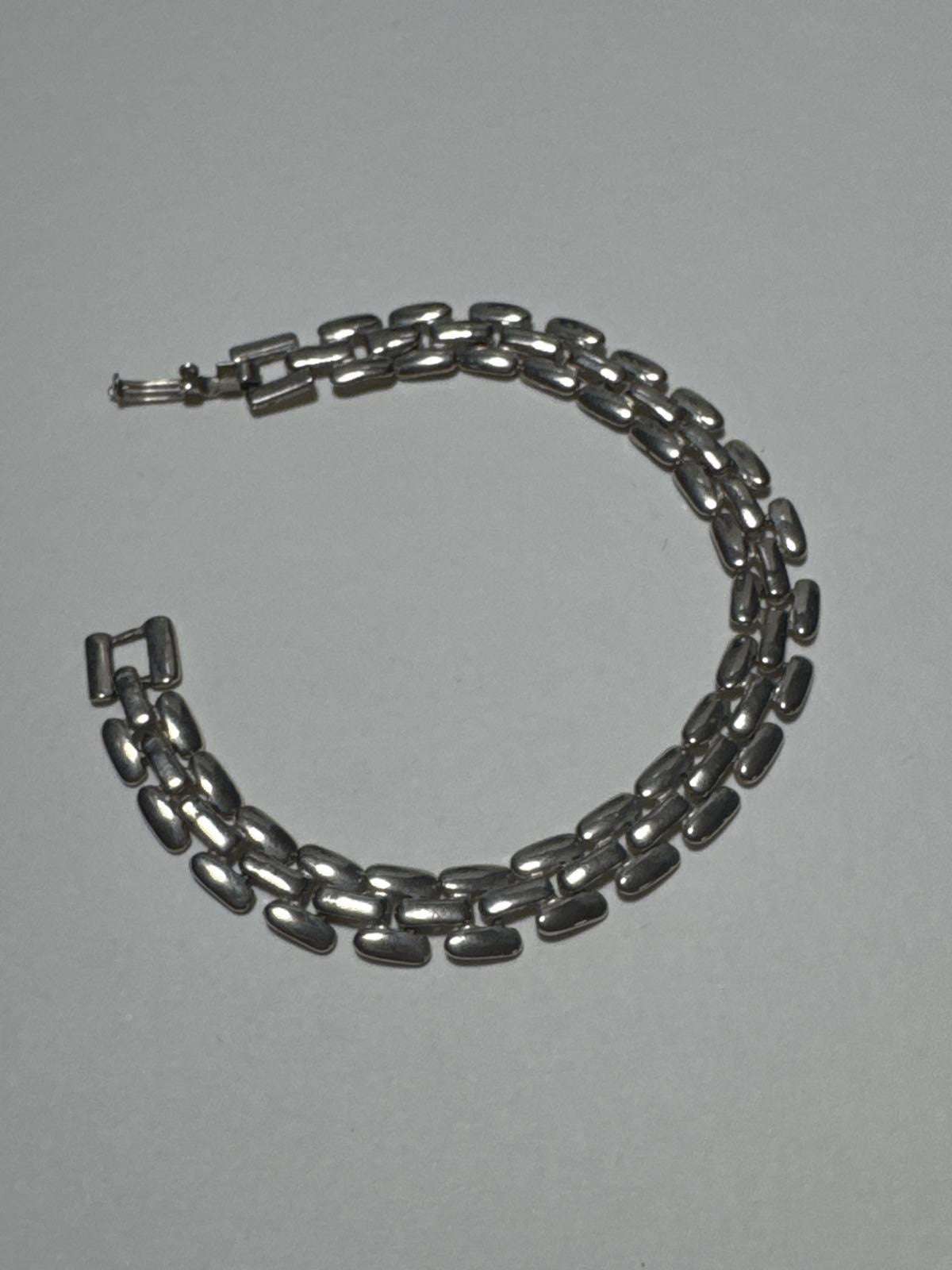 Stylish Silver Tone Bracelet Basket Weave Design 