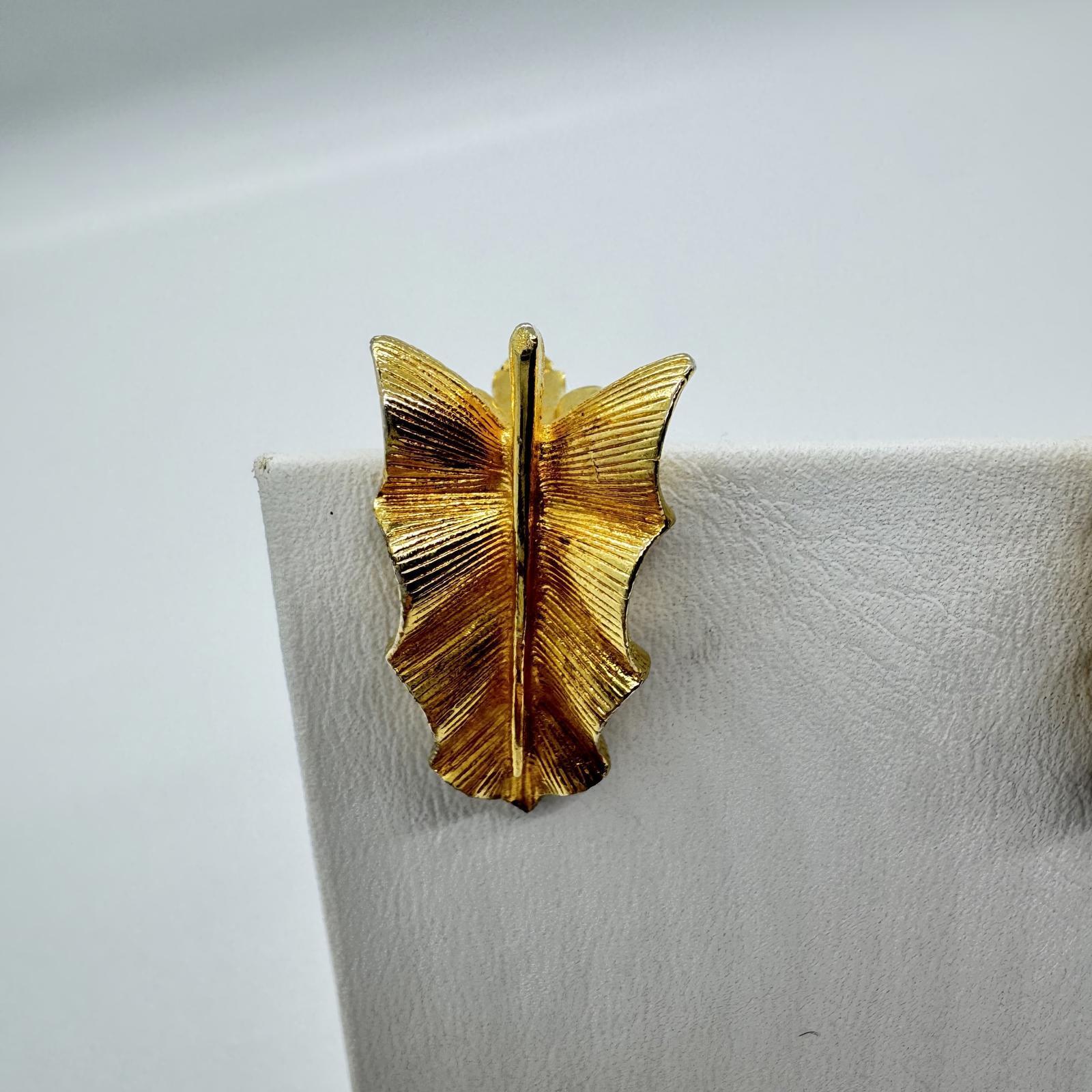 Vintage Gold-Tone Leaf Clip-On Earrings – Textured Mid-Century Modern Design