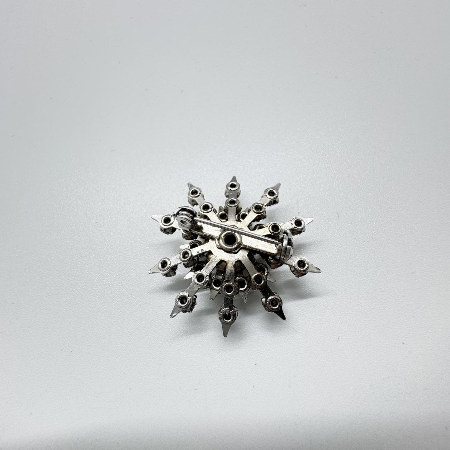 Vintage Silver-Tone Rhinestone Snowflake Brooch – Mid-Century Starburst Pin