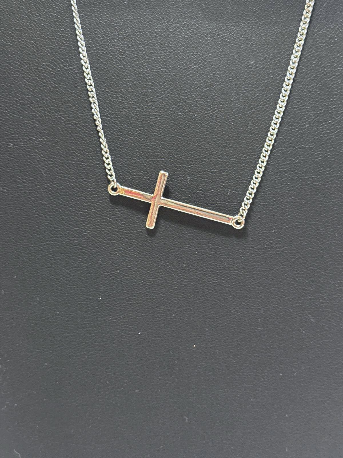 Stylish Silver Tone Cross Pendant Necklace