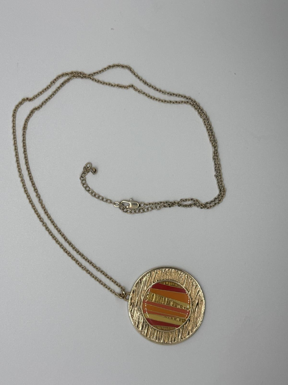 Vintage Gold-Tone Mod Pendant Necklace – Retro Striped Enamel Medallion