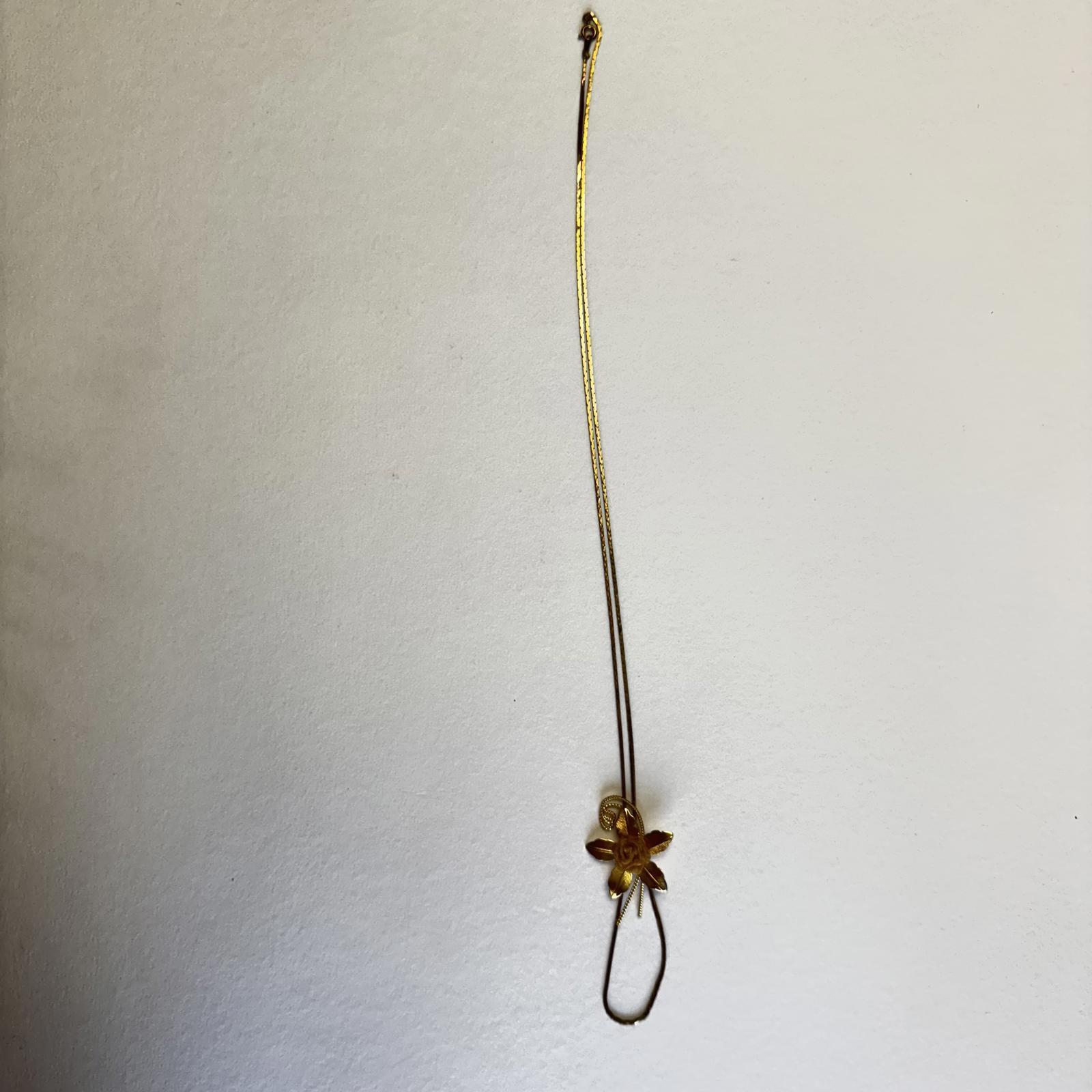 Vintage Floral Gold-Tone Necklace – Dainty Pendant Jewelry