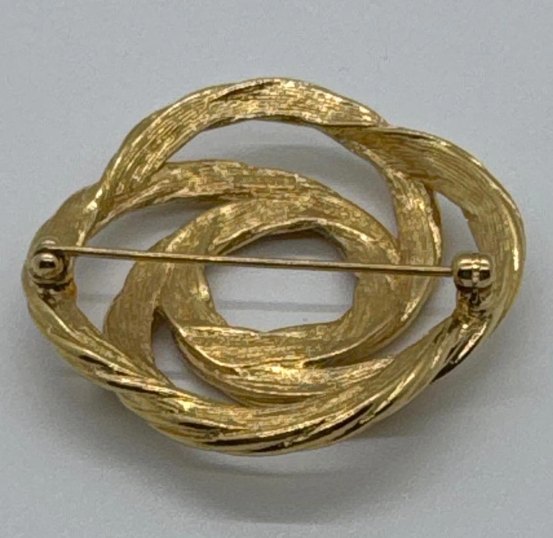 Elegant Gold Twisted Brooch Pin Grandmacore