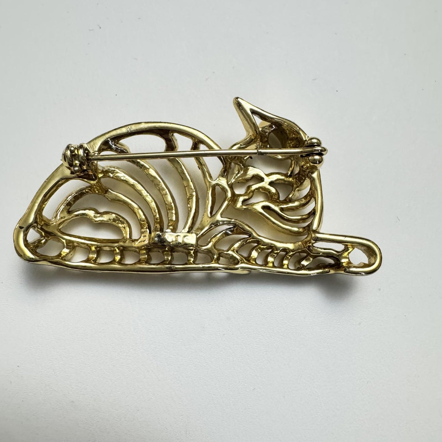 Charming Vintage Gold Cat Brooch – Elegant Whimsical Animal Pin