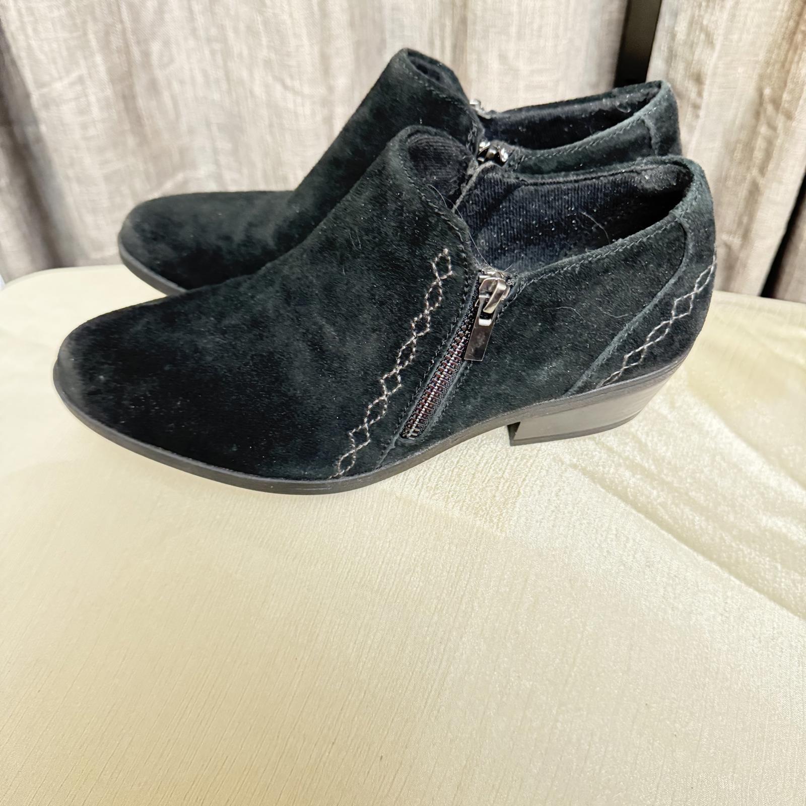 Stylish Earth Origins Black Suede Ankle Boots Size 8 Never Worn