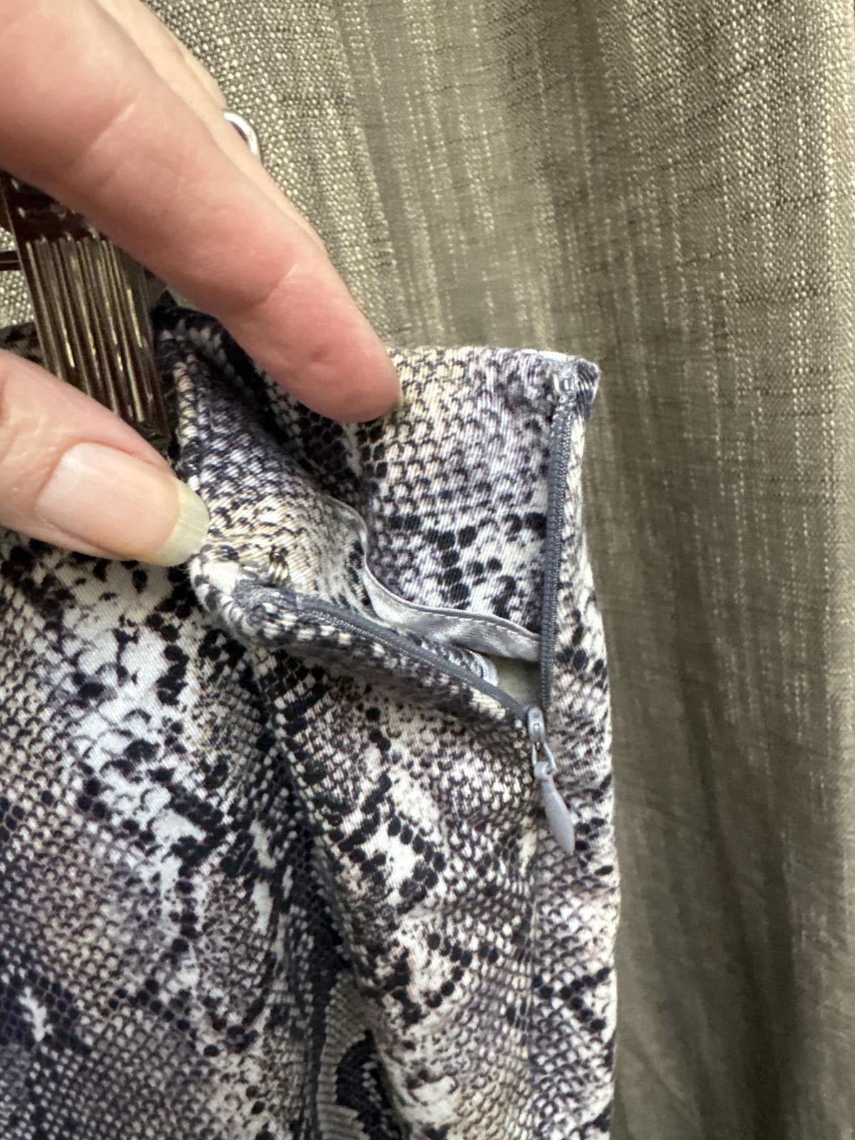 Michael Kors Trendy Snake Print Pants Size 14 Stretch Side Zip- Stylish & Chic