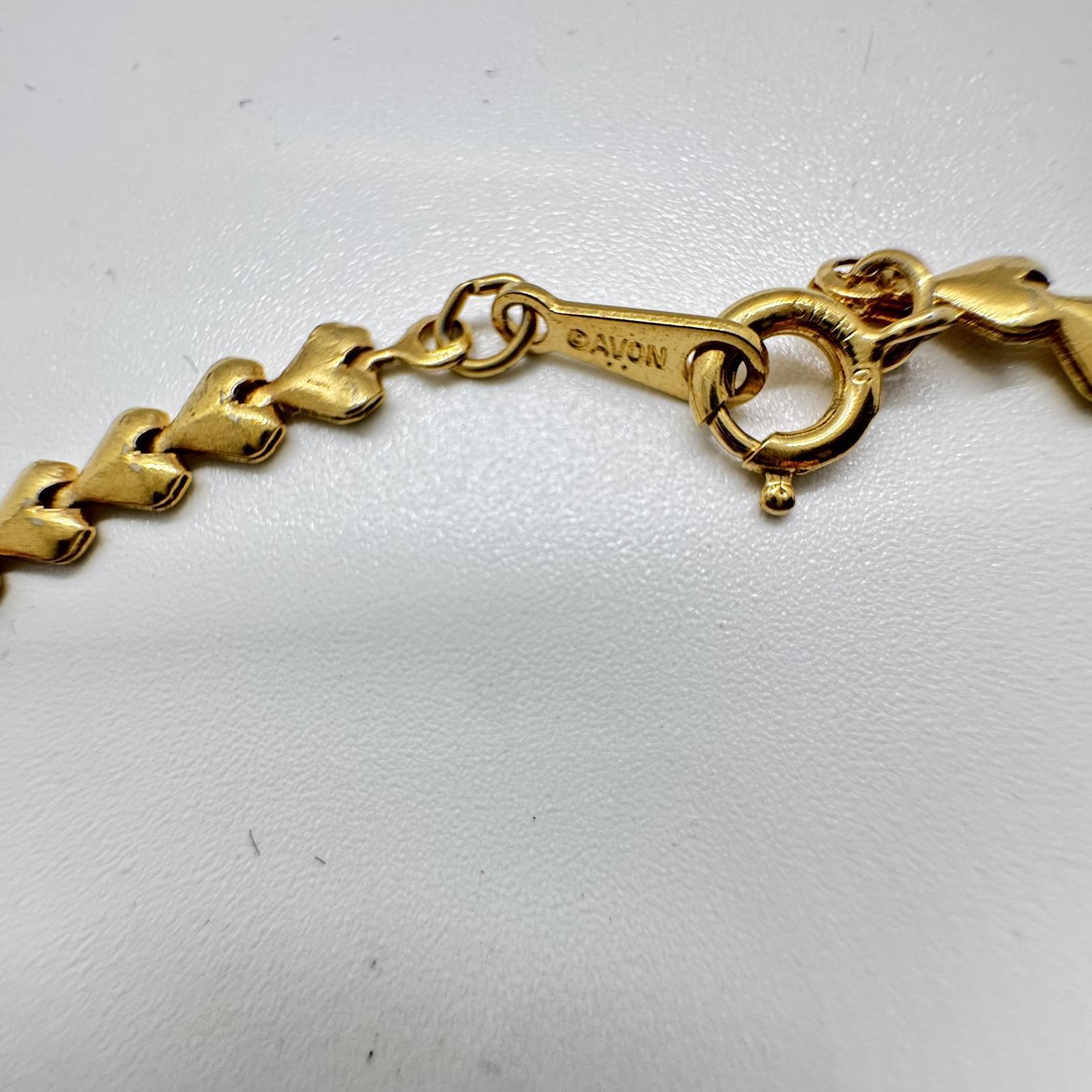 Vintage Avon Gold-Tone Heart Link Bracelet – Classic & Romantic Design