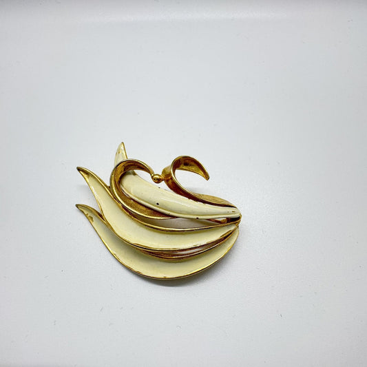 Vintage BSK Gold-Tone Swirl Brooch – Enamel Accent Elegant Signed Brooch