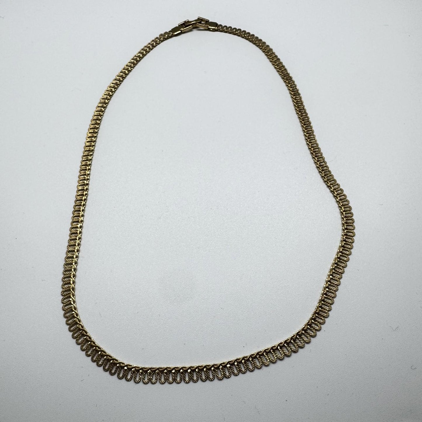 Vintage Gold-Tone Herringbone Chain Necklace – Classic Elegant Statement Piece