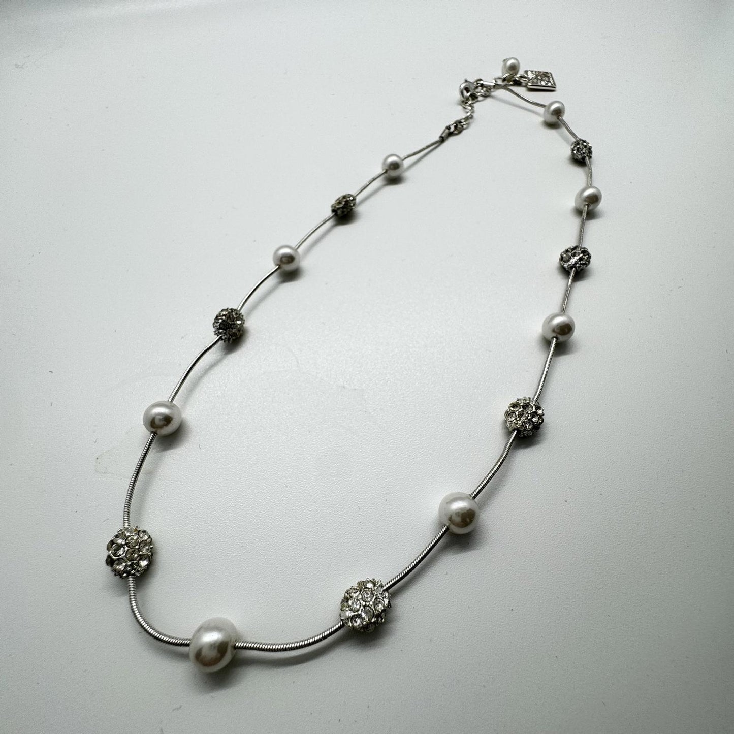 Silver-Tone Faux Pearl & Rhinestone Necklace – Elegant & Classic Jewelry