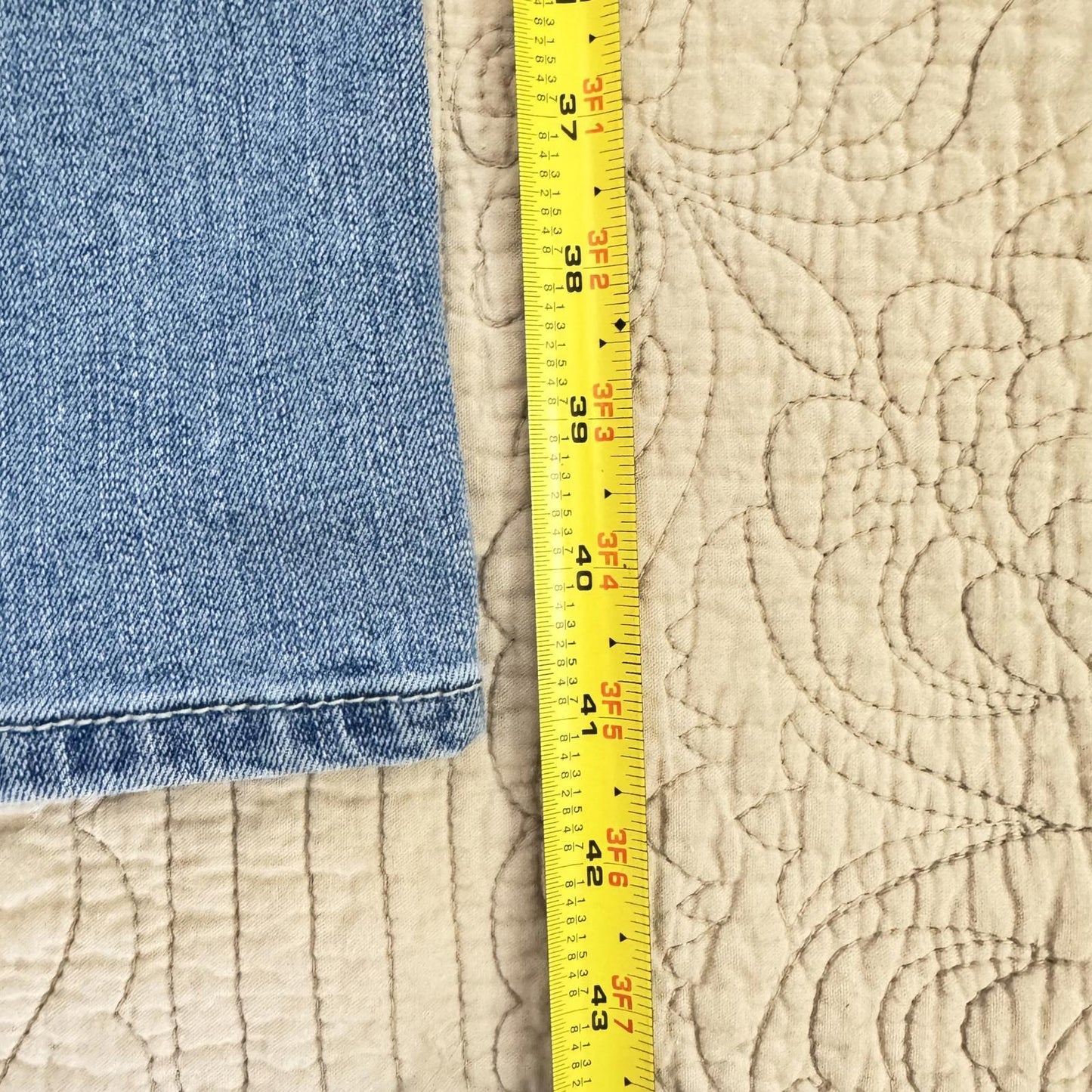 Stylish Women’s Cargo Jeans - Light Blue Denim