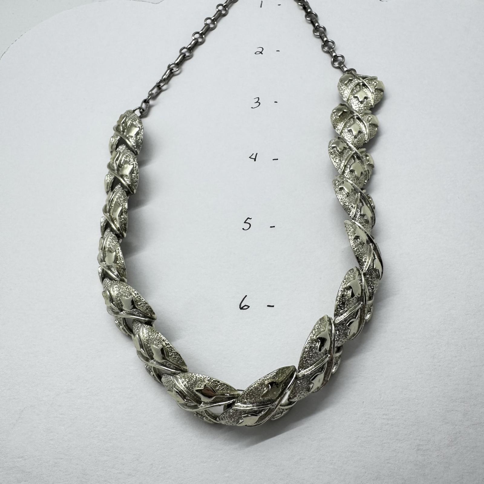 Vintage Silver-Tone Leaf Link Necklace – Art Deco Filigree Choker, Adjustable