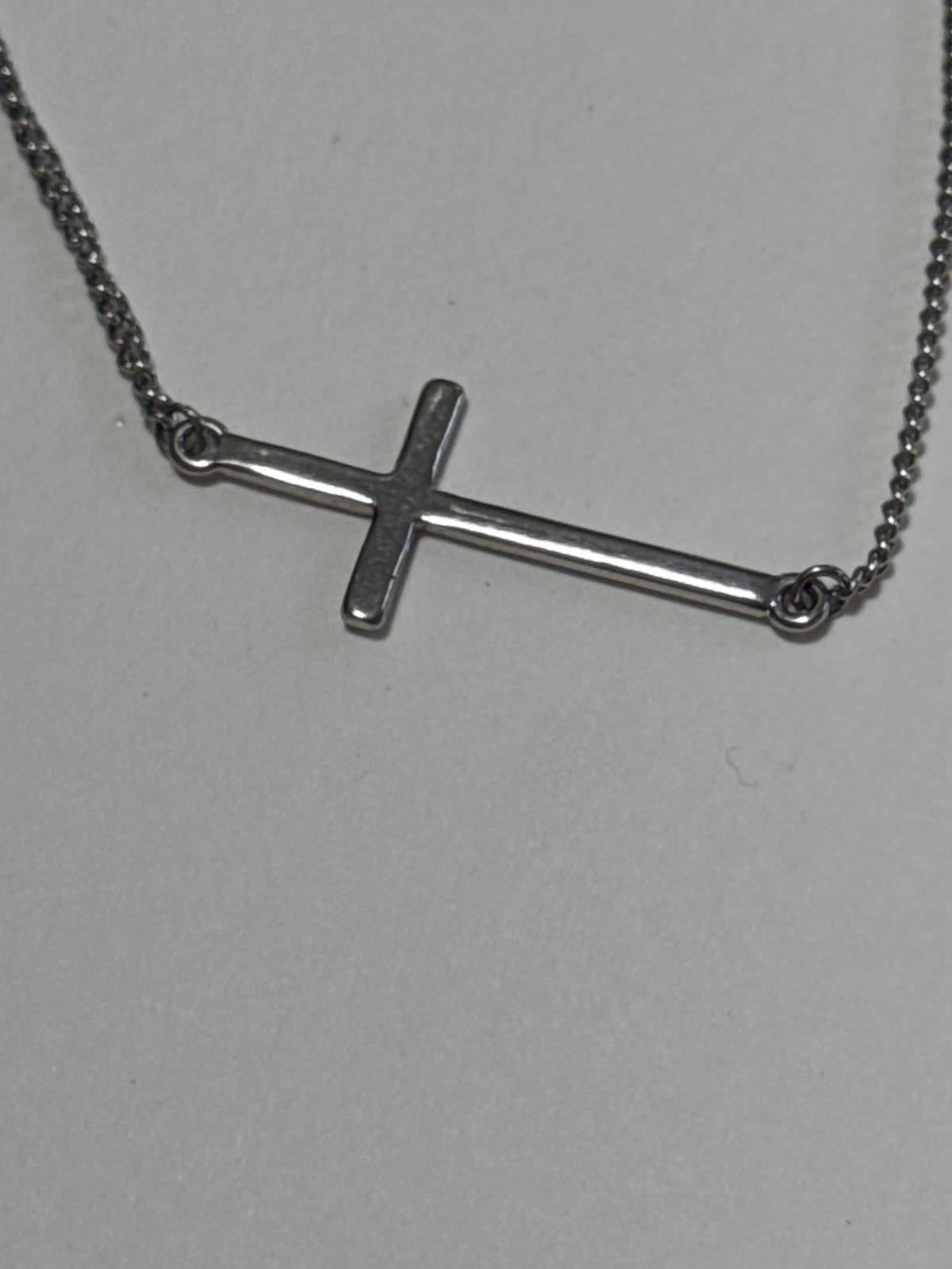 Stylish Silver Tone Cross Pendant Necklace