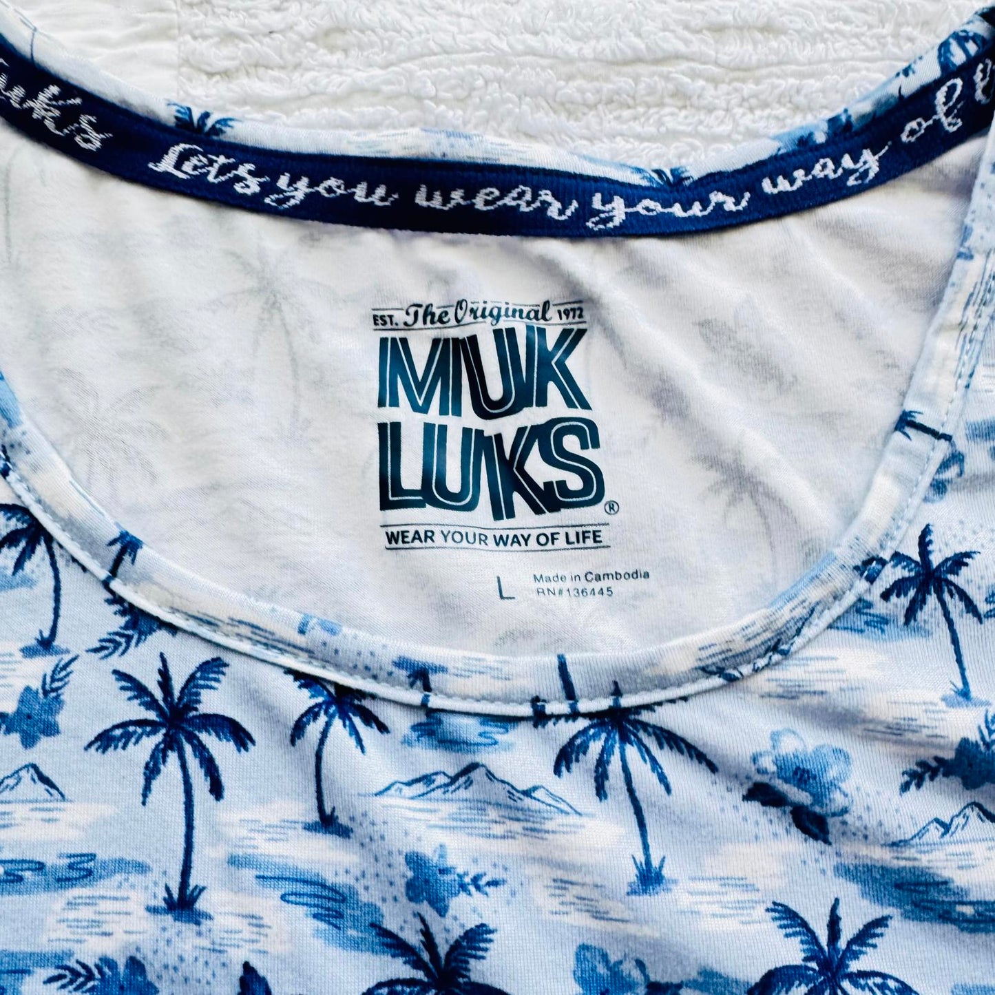 Muk Luks Palm Tree Print Shirt Women’s Large White Blue Tee Lightweight Stretch