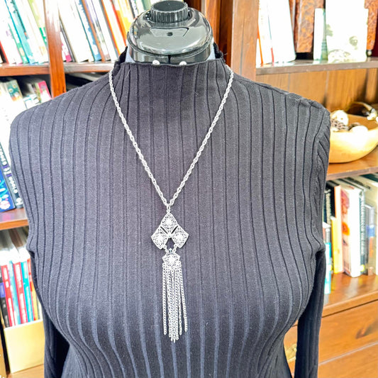 Elegant Retro Silver Pendant Necklace Statement Piece