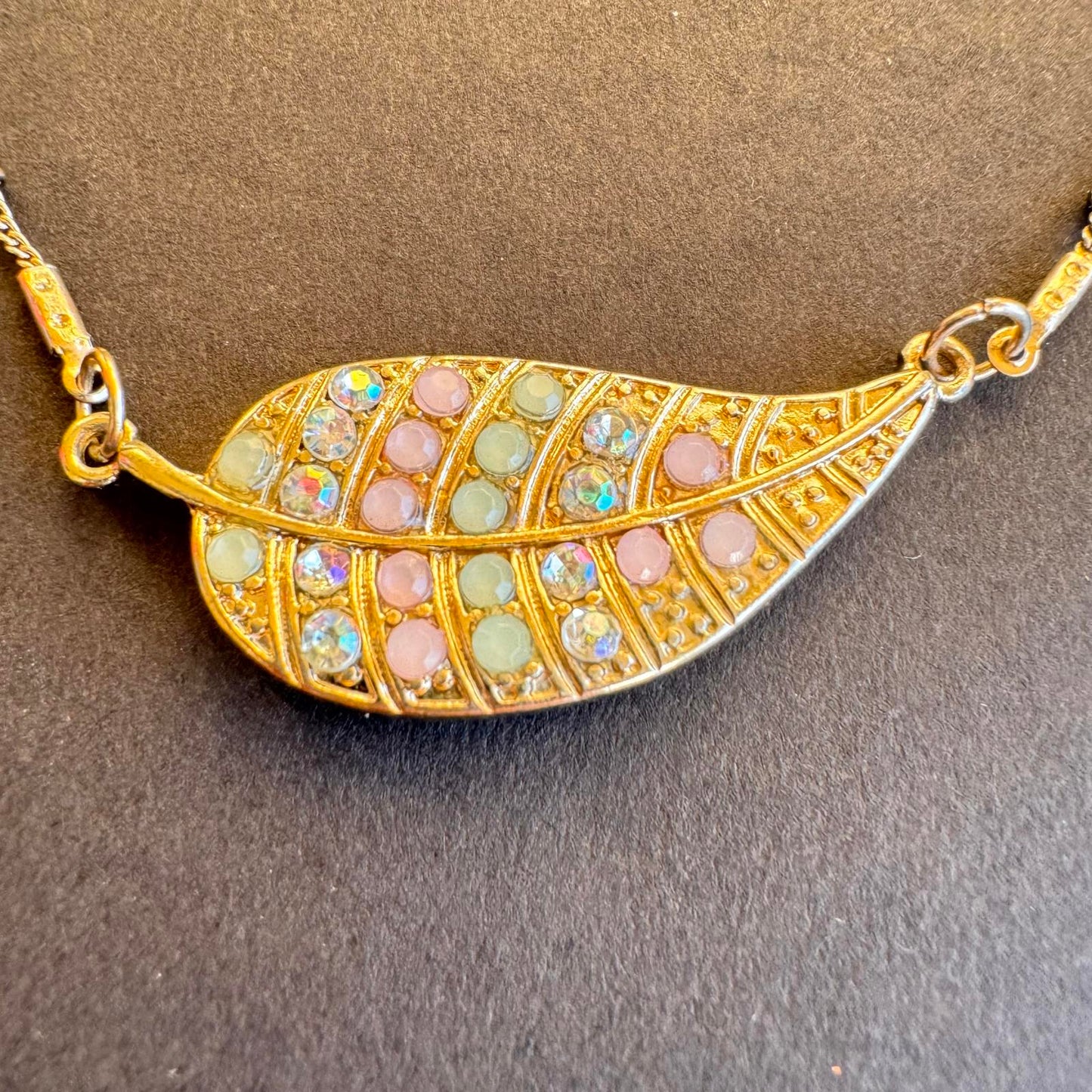 Elegant Leaf Pendant Necklace with Shimmering Stones