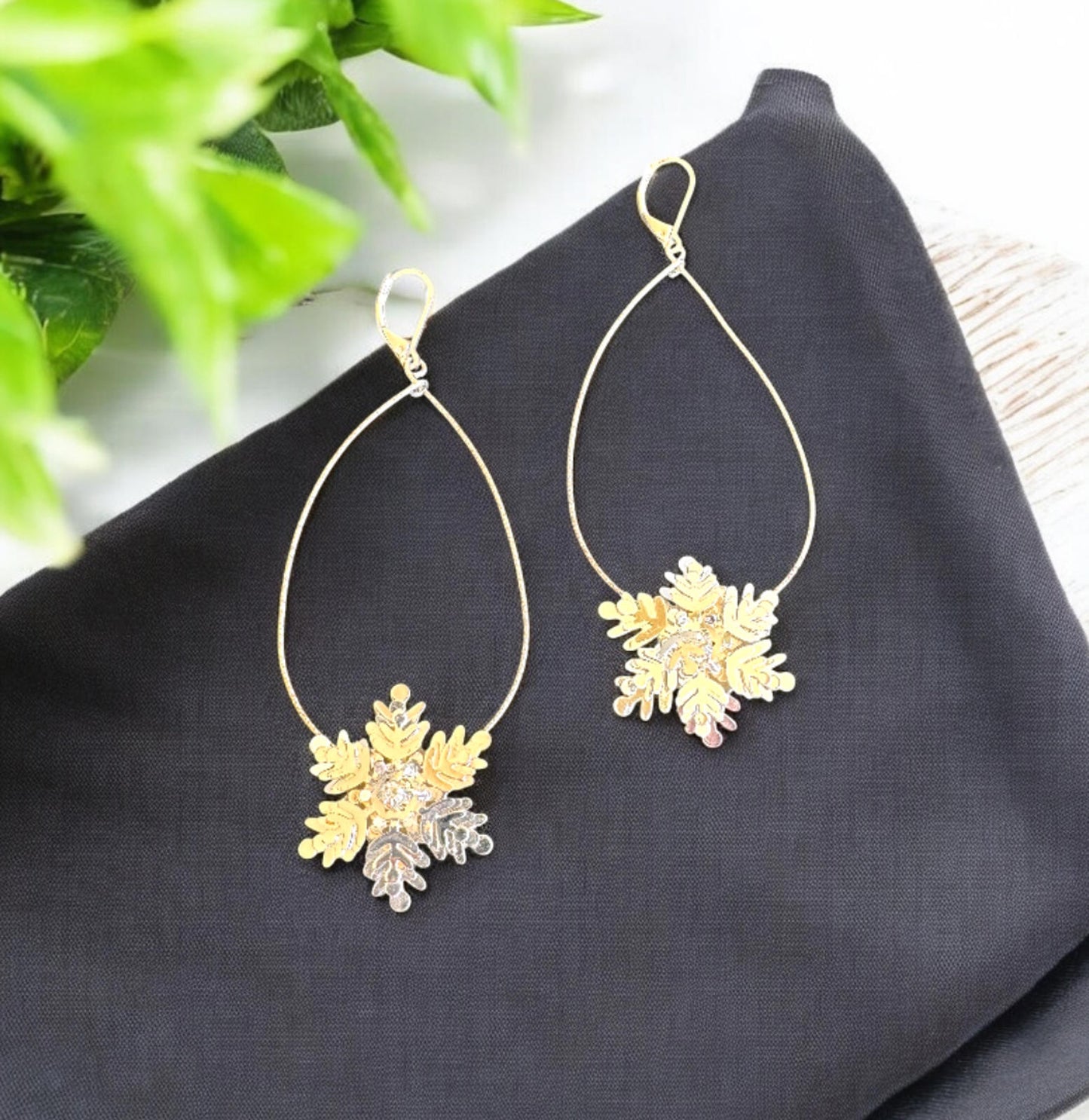 Elegant Silver Tone Snowflake Drop Earrings