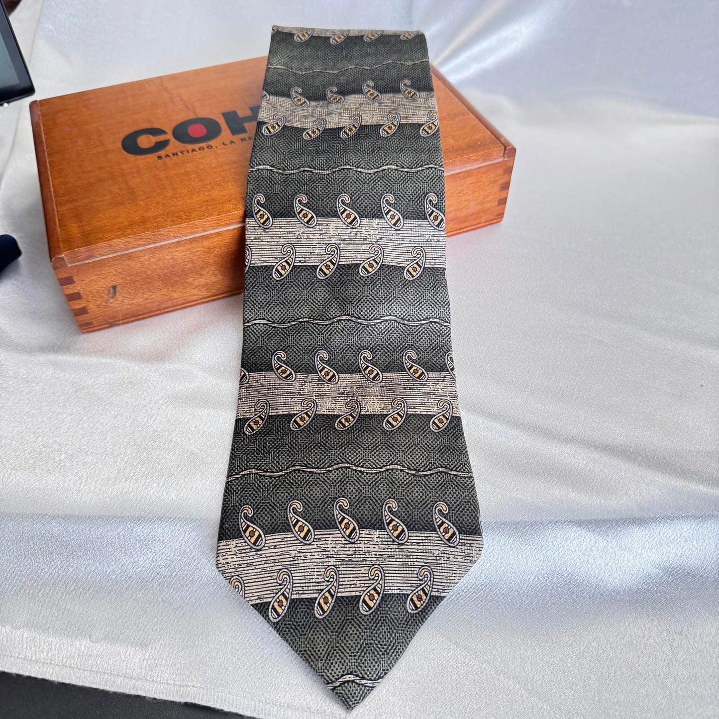 Bill Robinson Silk Tie – Geometric Abstract Pattern – Luxury Necktie