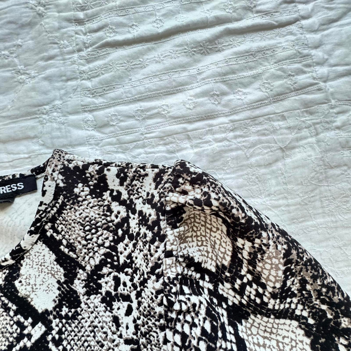 Express Women's Snakeskin Print Long Sleeve Top - Medium