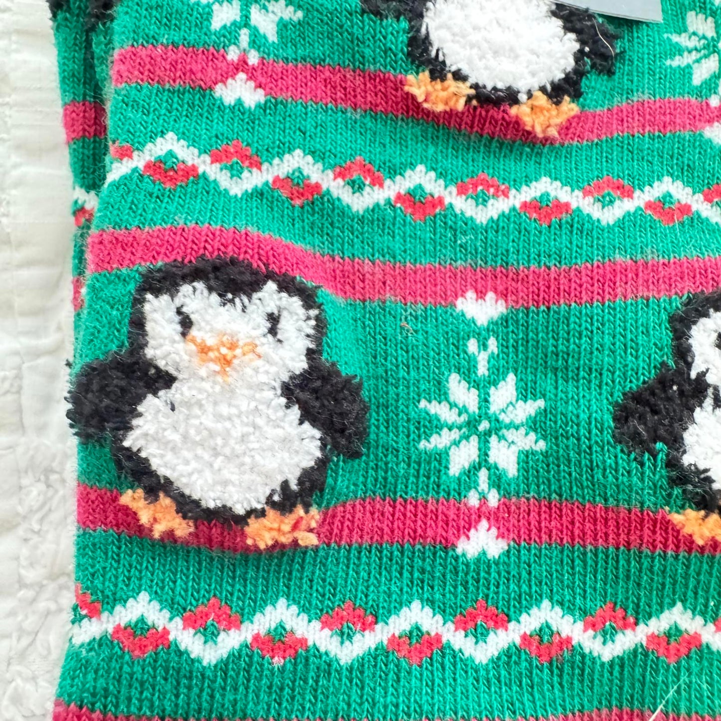 Cozy Hot Sox Penguin Pattern Socks - Fun Holiday Style Size 9-11
