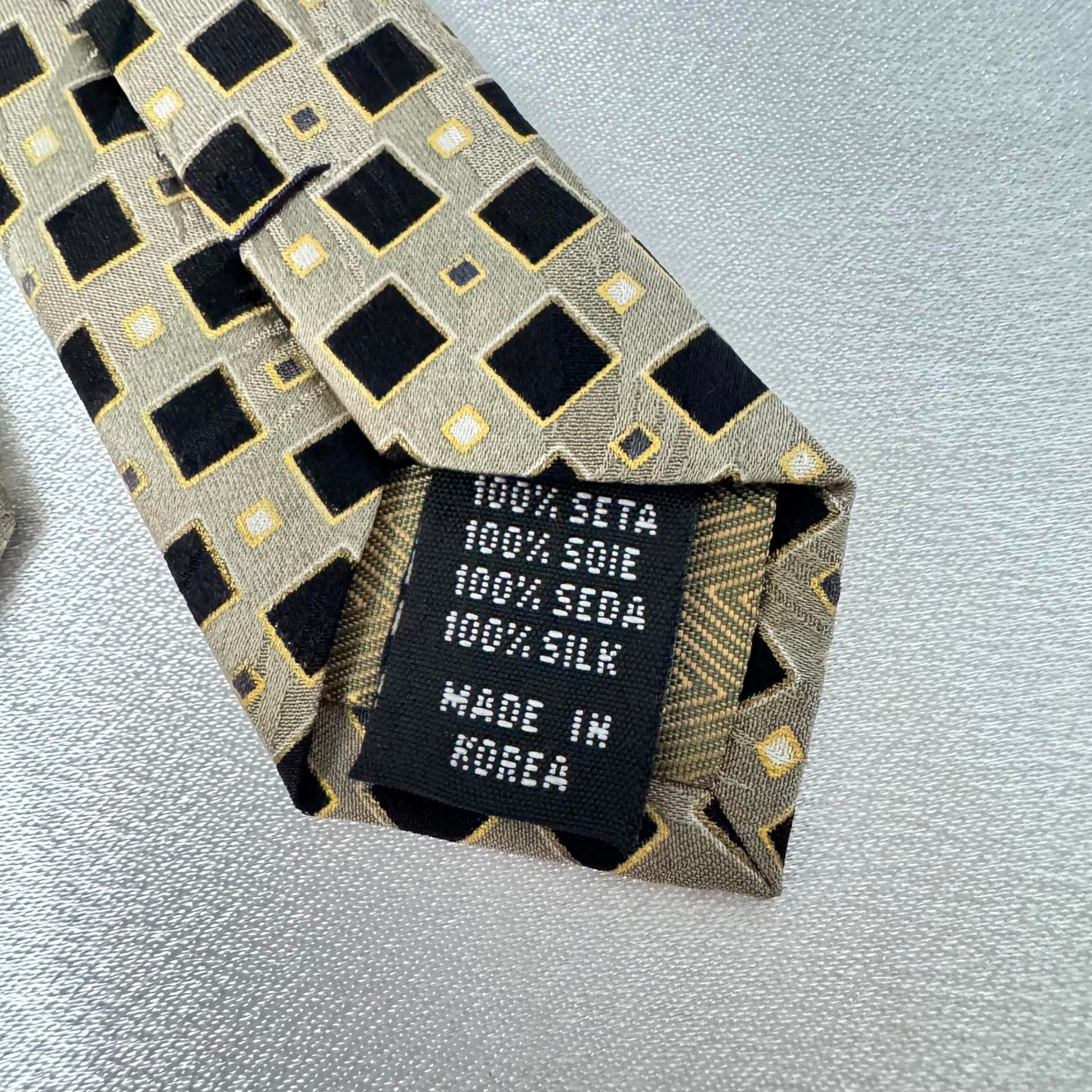 Di Moesio Silk Tie - Geometric Pattern - Luxurious Design