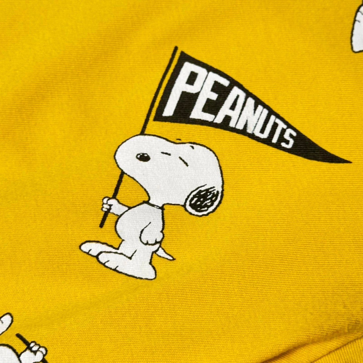 H&M Peanuts Snoopy T-Shirt Yellow Size L Graphic Tee Cartoon Logo Fun
