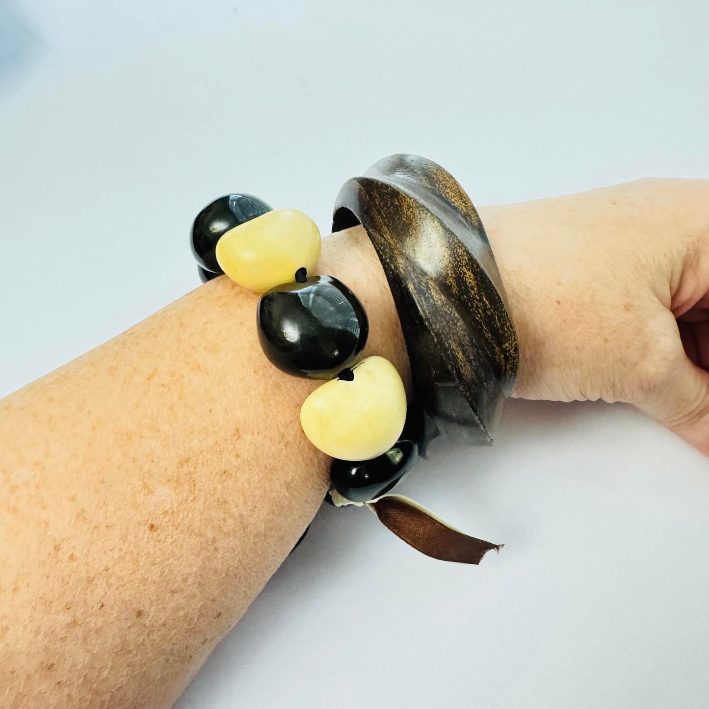 Vintage Wood Bangle & Seed Bead Bracelet Set – Black Cream Chunky Boho Jewelry