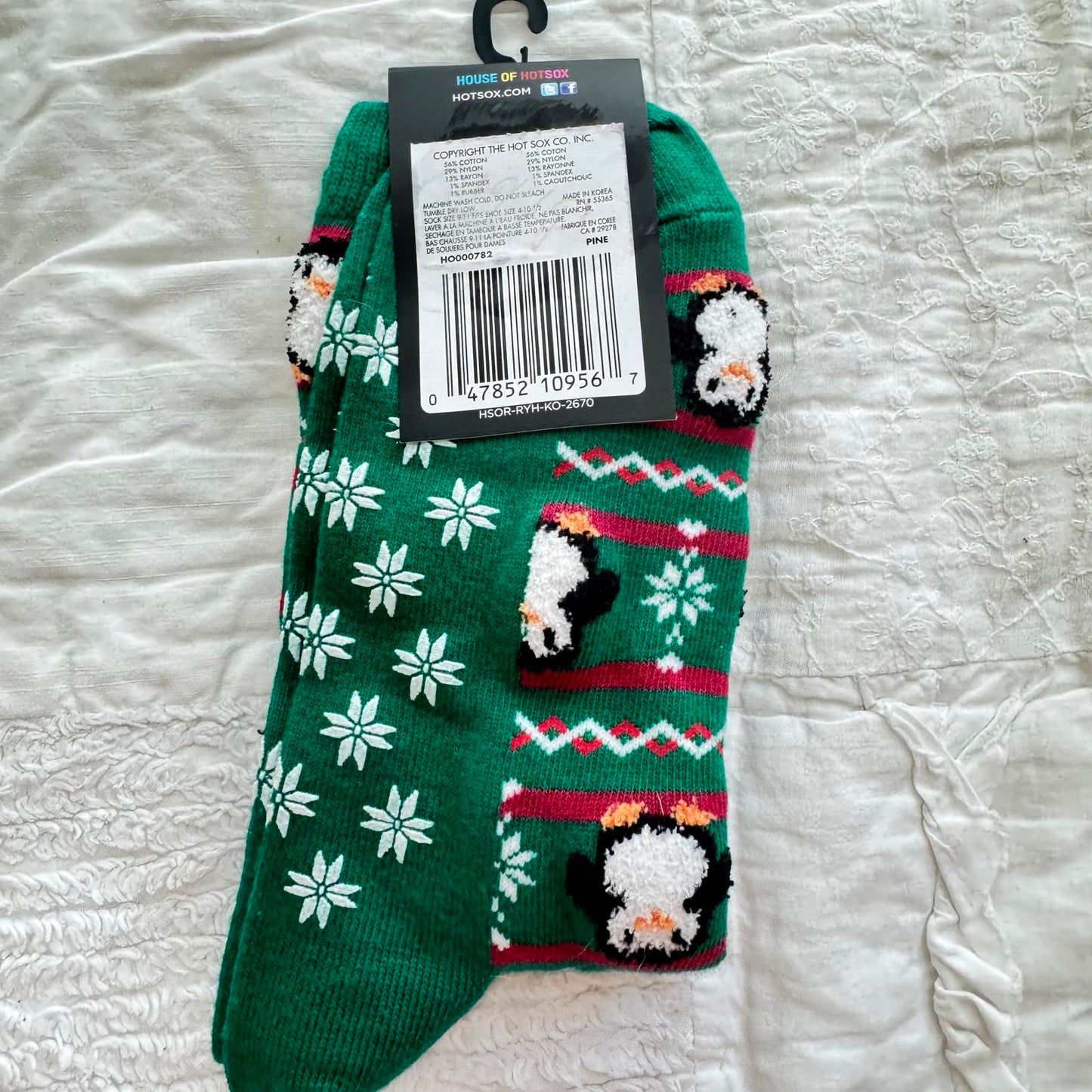 Cozy Hot Sox Penguin Pattern Socks - Fun Holiday Style Size 9-11